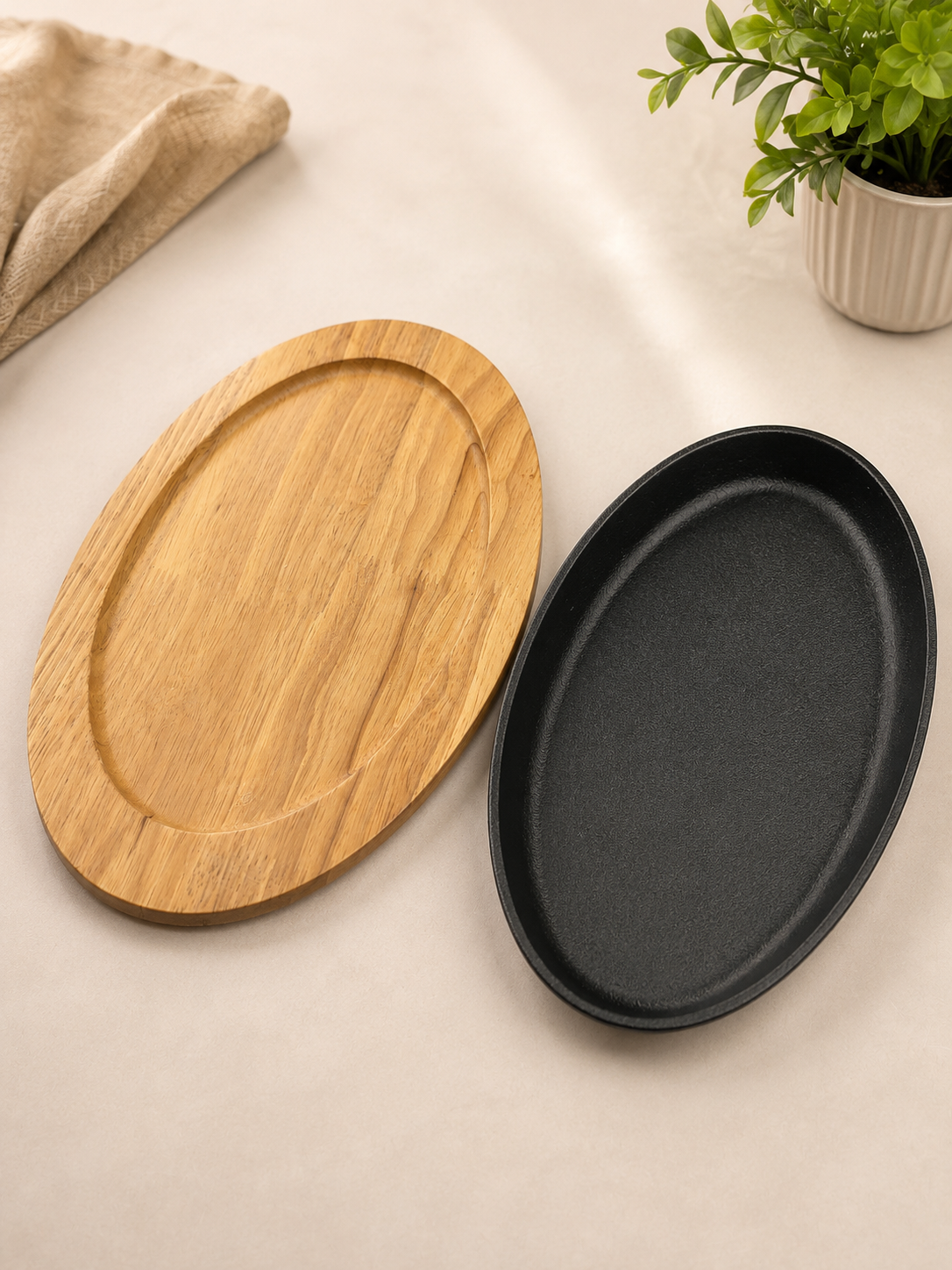 Oval Cast Iron Sizzling Platter with Wooden Base – 24 cm Serving Plate