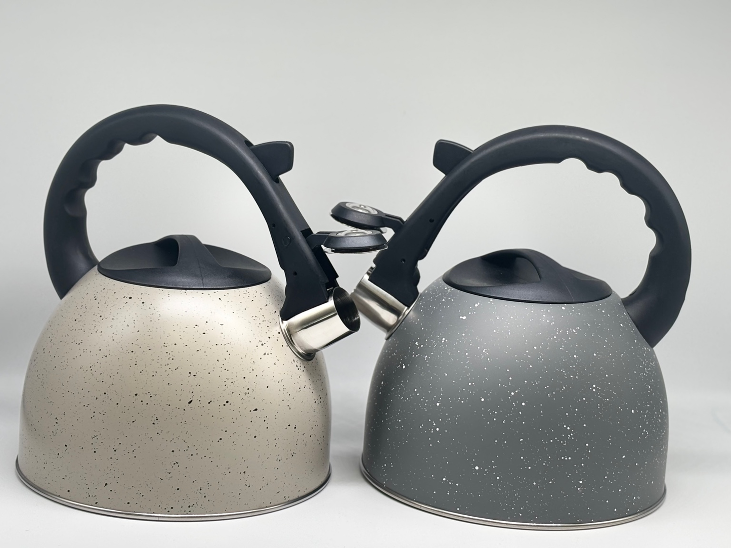 Whistling Stovetop Kettle with Stay-Cool Handle – For Gas, Electric, Ceramic & Induction 2.5 L