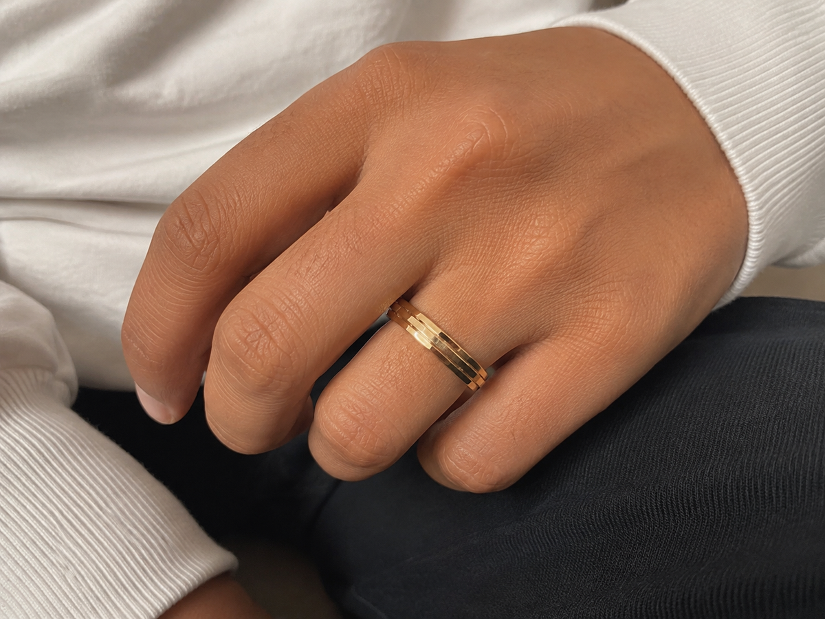 Men’s Gold-Tone Faceted Band Ring – Size 12