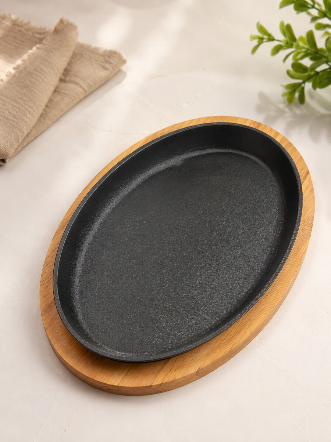 Oval Cast Iron Sizzling Platter with Wooden Base – 24 cm Serving Plate